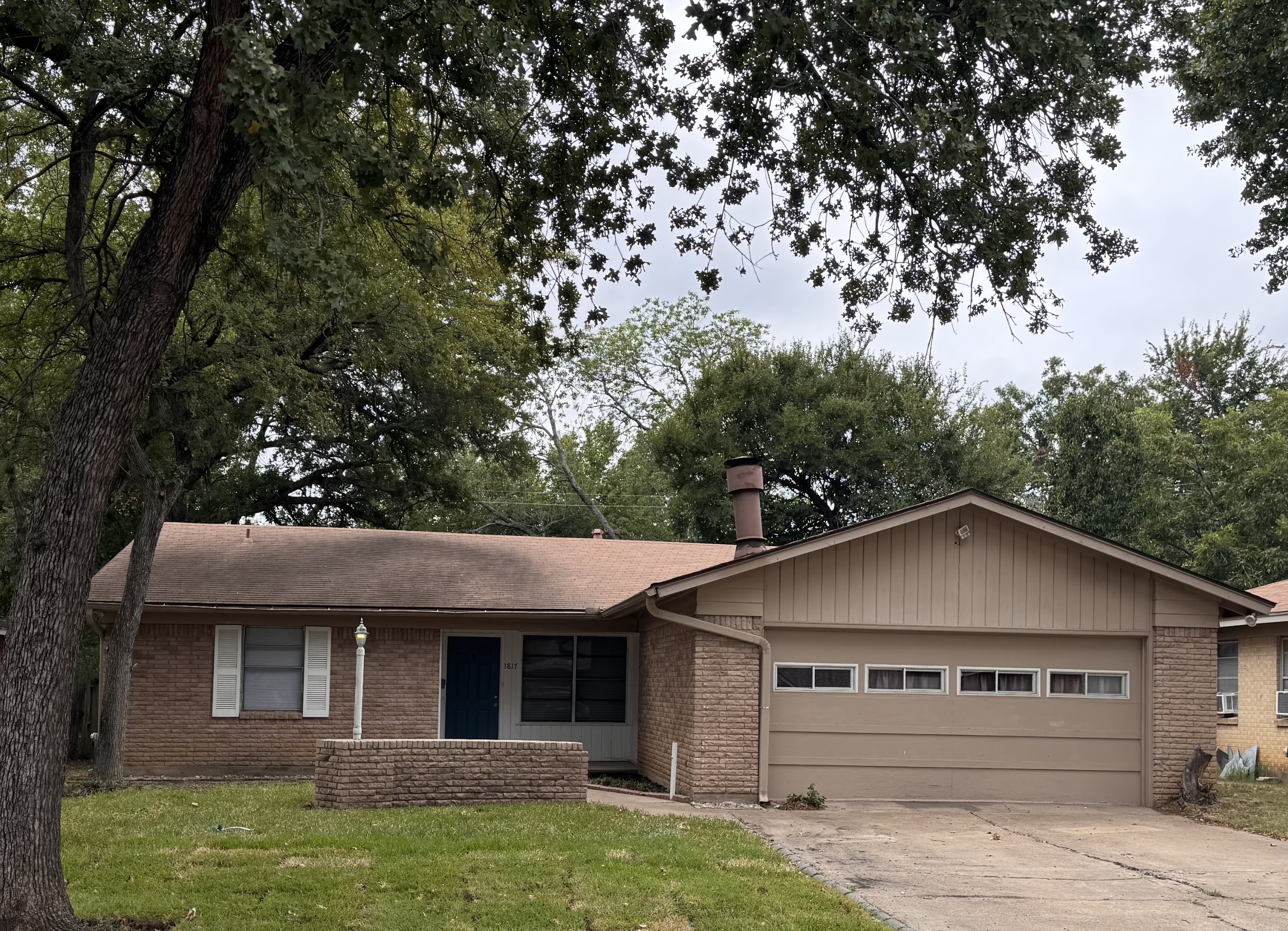 1817 Oakhurst Drive