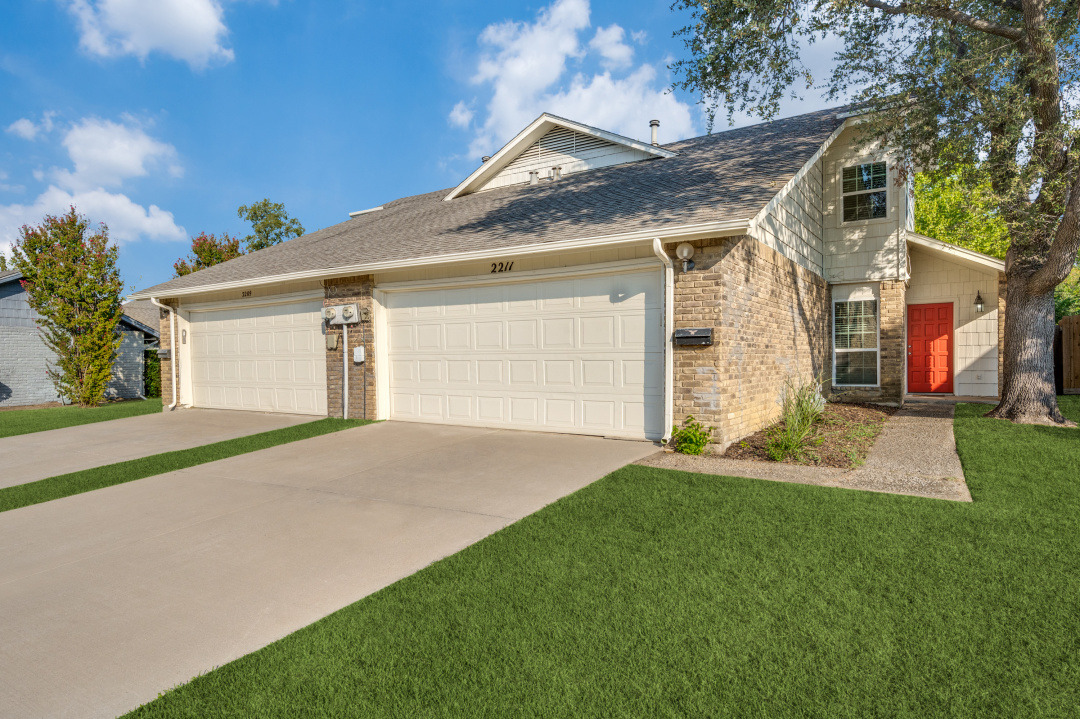 2211 Heritage Circle