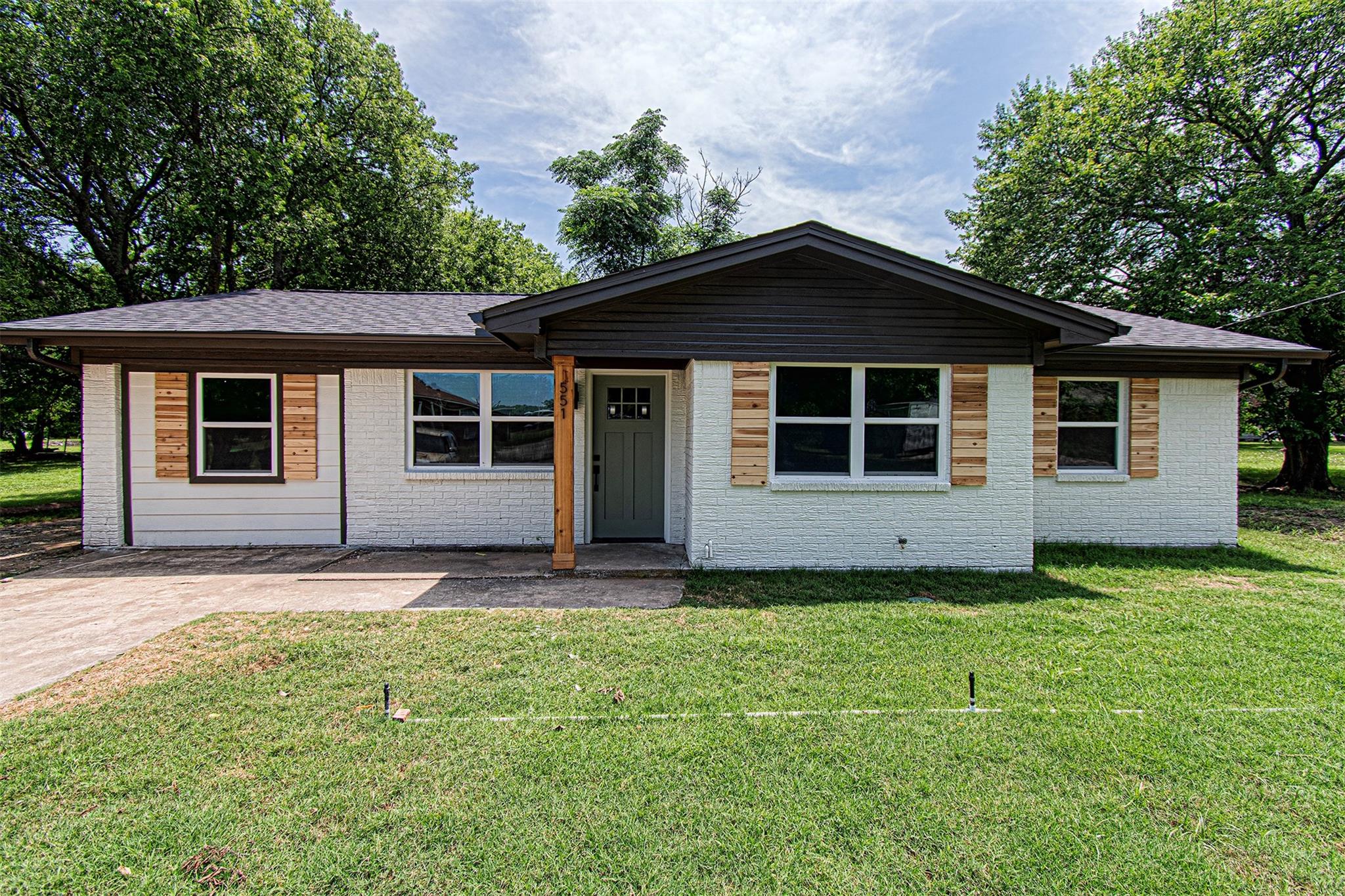 551 E. Burks St Pilot Point, TX 76258